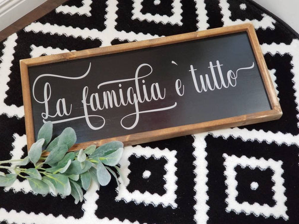 La famiglia sign, family is everything sign